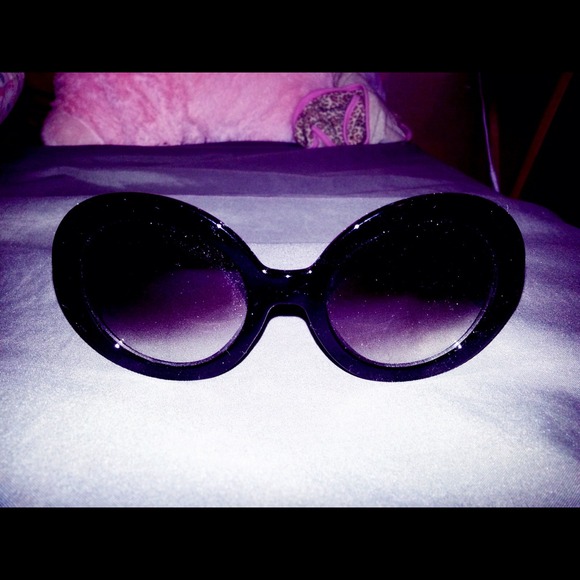 SWIRLY BLACK STUNNA'S - Picture 2 of 4