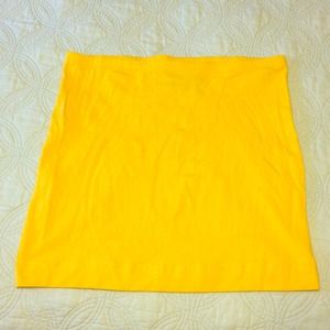 Mustard yellow tight skirt!