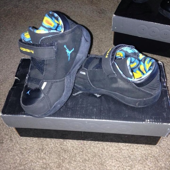 Toddler Jordan's size 7.