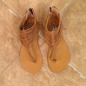 ❌SOLD❌Steve Madden Sandals Size 7 Tan