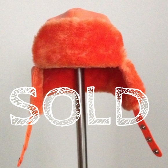 🐱SOLD🐱 Vintage neon furry bomber hat