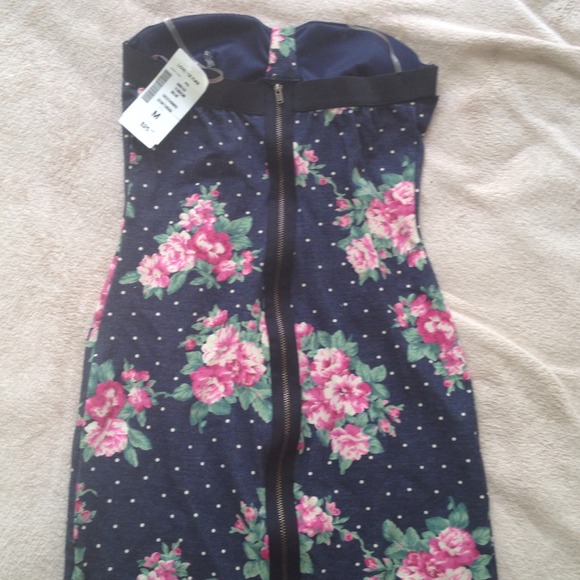 Bundled & Sold - Picture 2 of 4