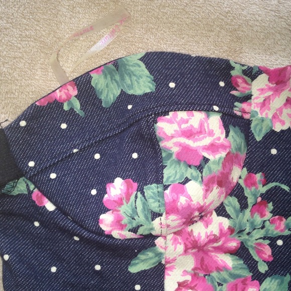 Bundled & Sold - Picture 3 of 4