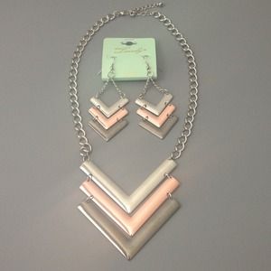 🆕Necklace & Earrings🆕