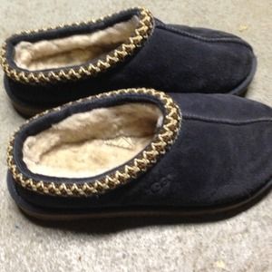 Size 4 slip on uggs