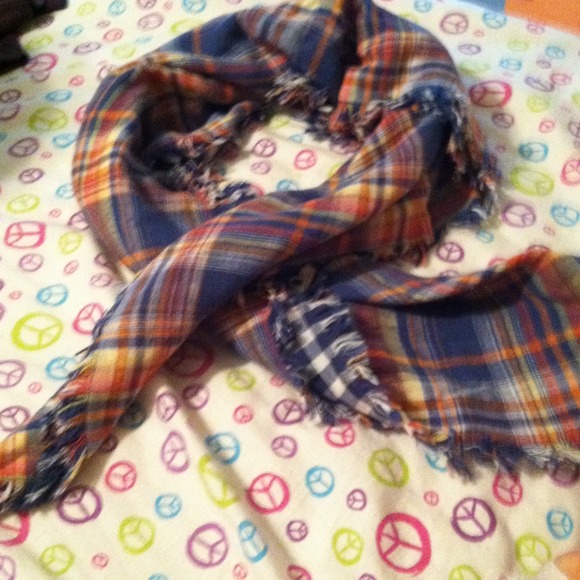 Hollister scarf