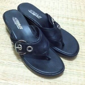 Black buckle T-strap slip on sandals