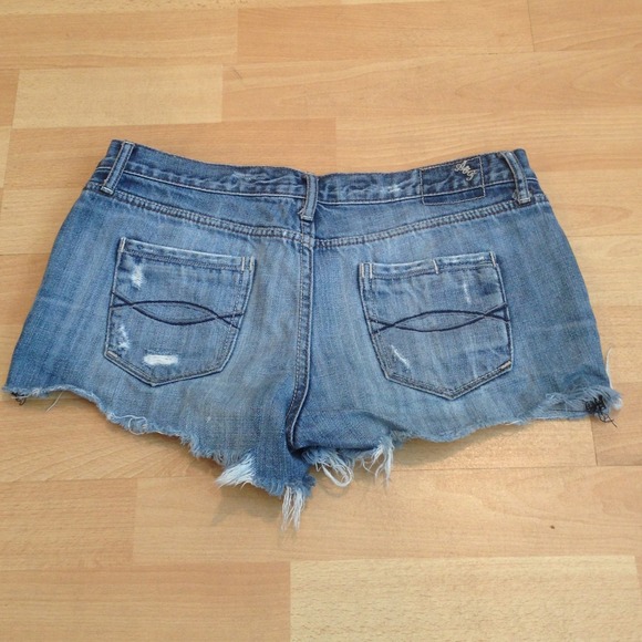 Abercrombie & Fitch Denim - Abercrombie & Fitch distressed cut off shorts