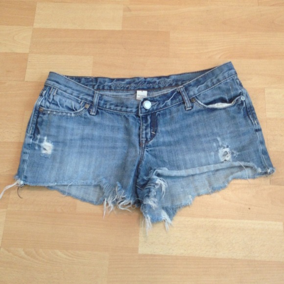 Abercrombie & Fitch distressed cut off shorts - Picture 2 of 4