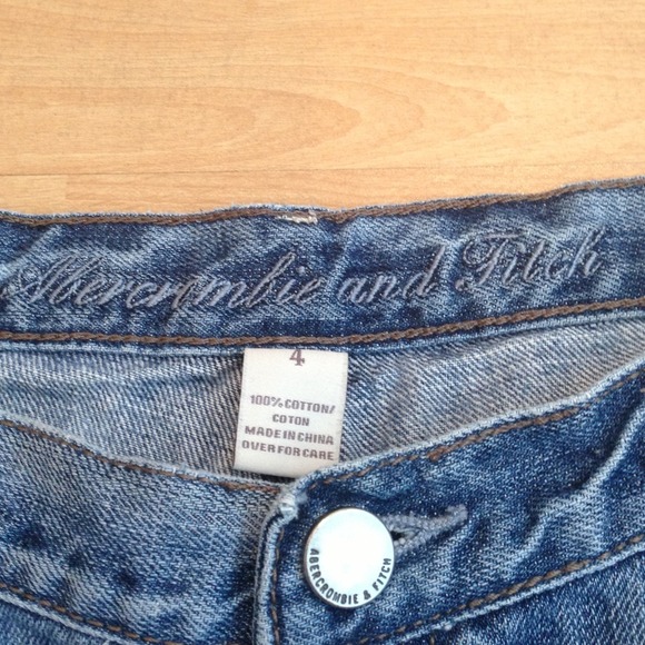 Abercrombie & Fitch distressed cut off shorts - Picture 3 of 4