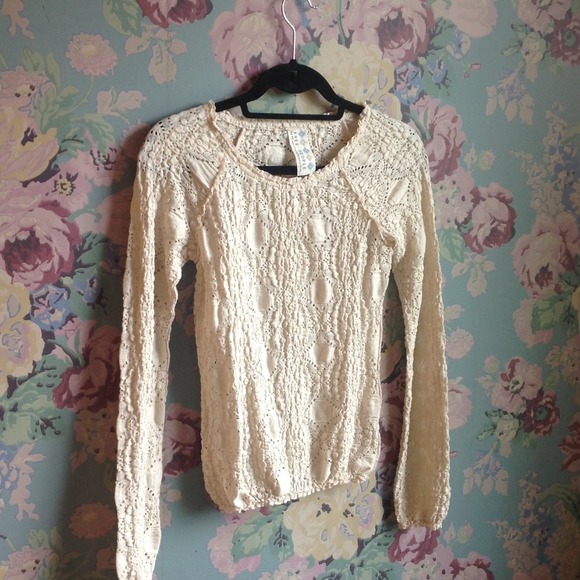 White lace long sleeve shirt
