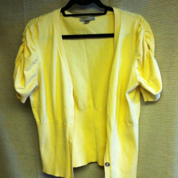 📦SOLD***416. One A Yellow Cardi