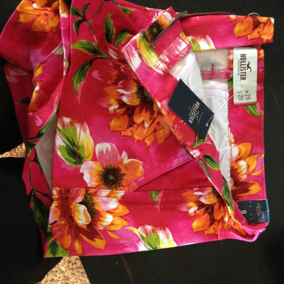 Hollister floral pattern shorts size 9 new