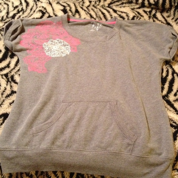 Sweatshirt.