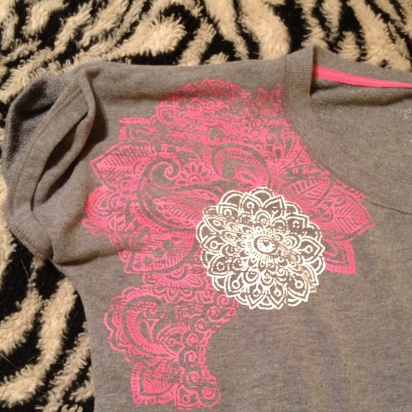 Sweatshirt. - Picture 2 of 3