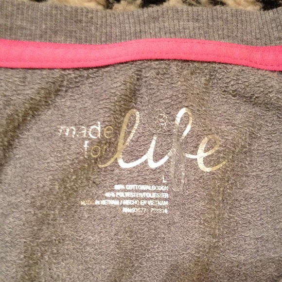 Sweatshirt. - Picture 3 of 3