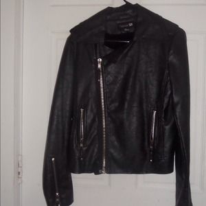 ⛔ ON HOLD ⛔ FOREVER 21 FAUX LEATHER JACKET