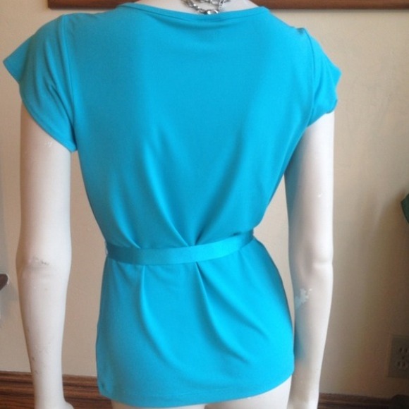 Cute Turquoise Top! - Picture 2 of 4