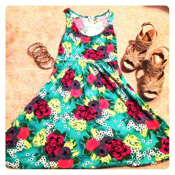Beautiful floral dress - Picture 1 of 1
