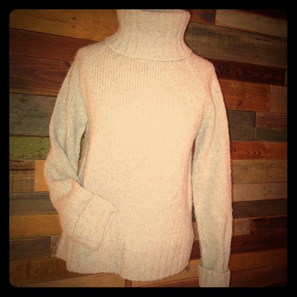 ❌SOLD❌Beautiful Sweater from The Limited