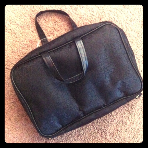 Very roomy toiletry bag, cosmetic bag