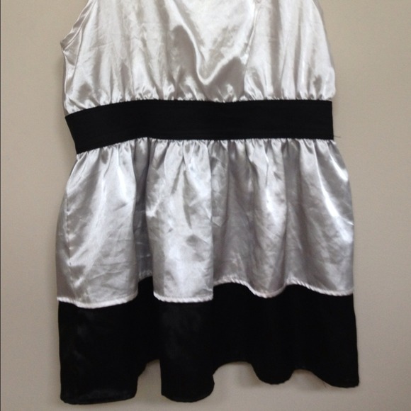 Large Rue 21 blouse - Picture 2 of 2