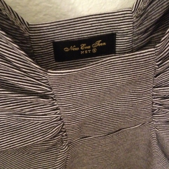 Black & grey stripes top. Drop shoulder. LIKE NEW. - Picture 2 of 4