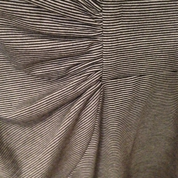 Black & grey stripes top. Drop shoulder. LIKE NEW. - Picture 3 of 4