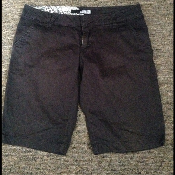 VOLCOM BLACK BERMUDA