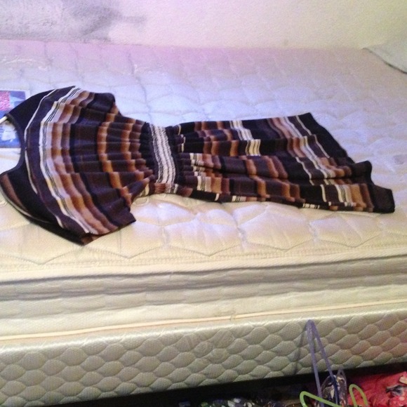 Adorable dress!! - Picture 2 of 2