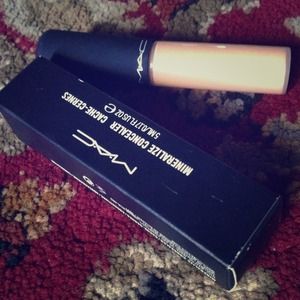 MAC mineralize concealer