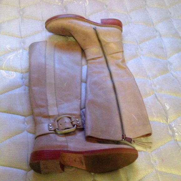 Super cute Fossil boots! - Picture 1 of 3