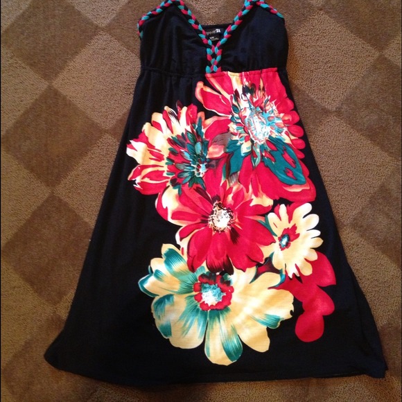 Selling this Forever 21 black dress.