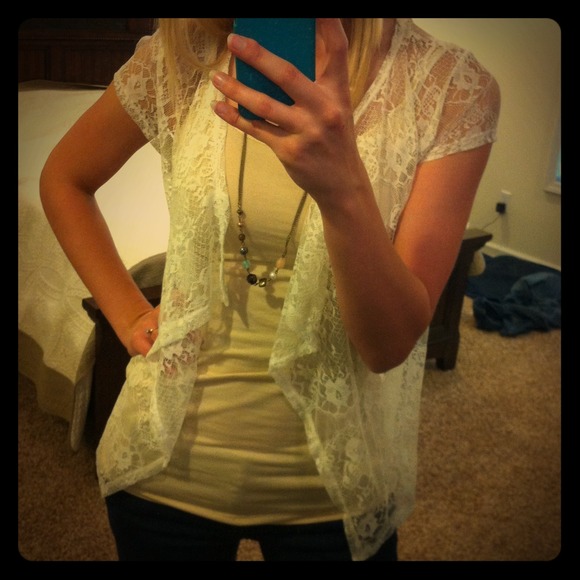 ❌SOLD❌Lace open front top