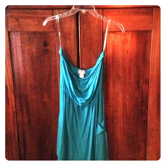 Strapless turquoise dress.