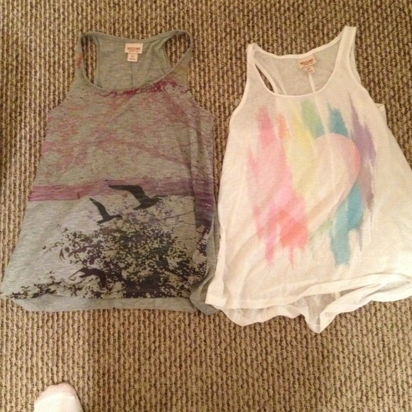 BUNDLE of crop tops 💗💗👚👚