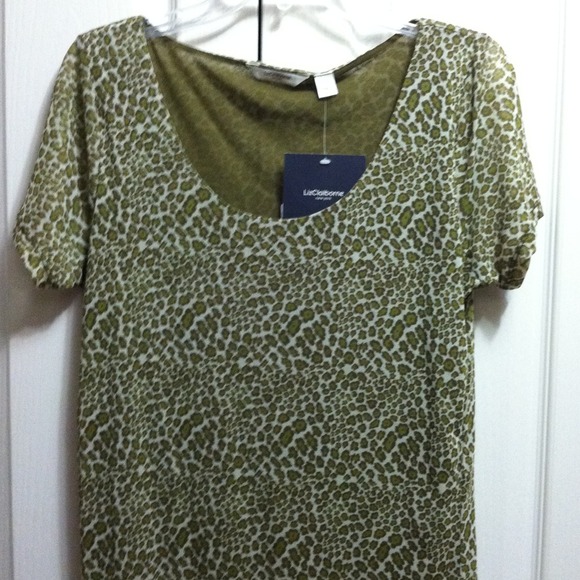 Leopard scoop neck