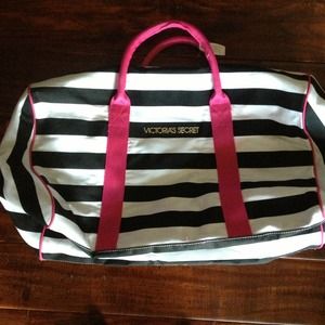 Victoria Secret Duffle Bag. NWT. Black and white.
