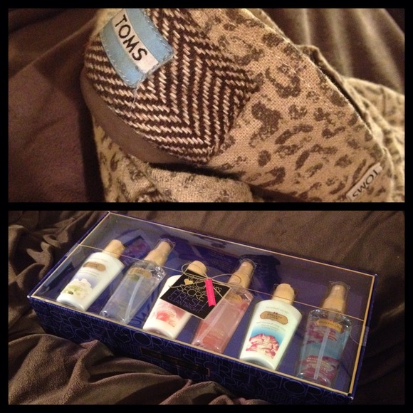 Bundle for @special_stuff 💜 TOMS & VS set
