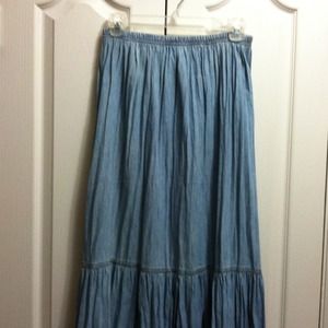 Denim skirt.