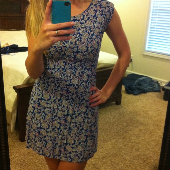 Dresses & Skirts - Boutique dress with floral print