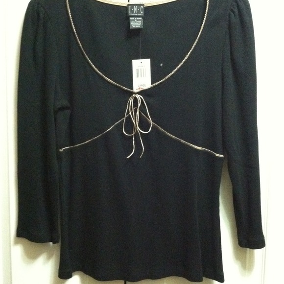 Black Vneck.