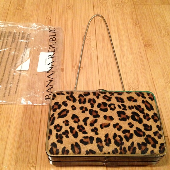 Keeping for now๐2HOST PICK.Banana Republic Clutch - Picture 2 of 4