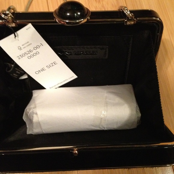 Keeping for now๐2HOST PICK.Banana Republic Clutch - Picture 3 of 4