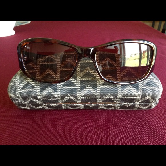 Barely used Micheal Kors Singlasses.