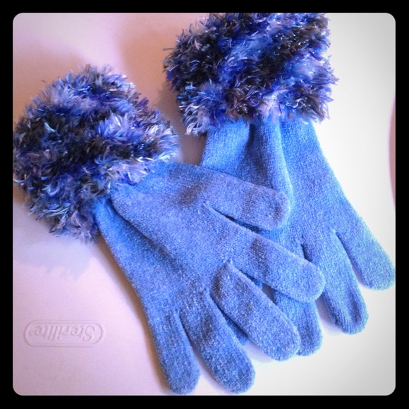 Fuzzy winter gloves