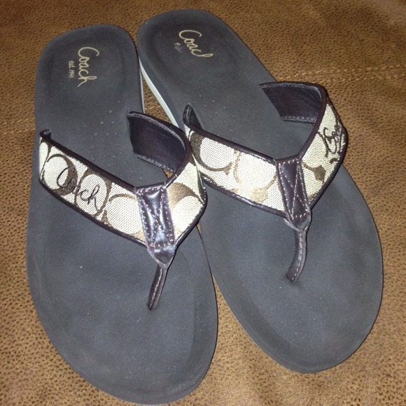 Worn ONCE Coach Jencey Signature Flip Flop
