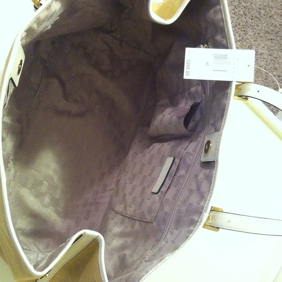 ❗SOLD ON WEBSITE❗Authentic Michael Kors XL Tote - Picture 3 of 4