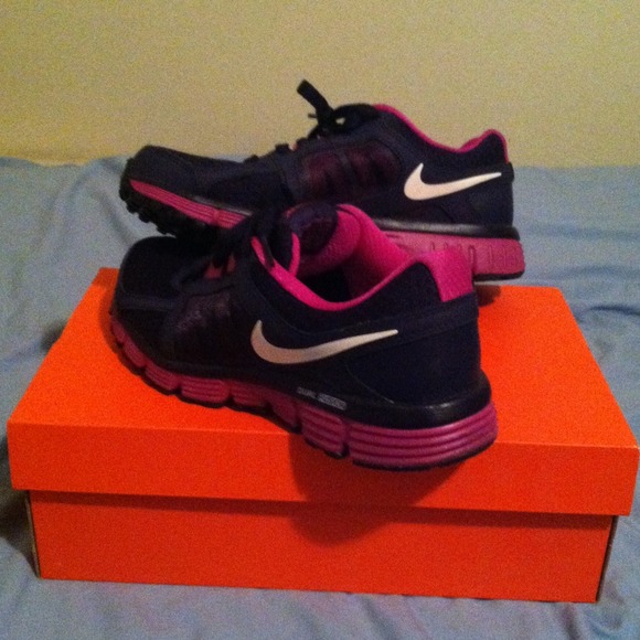 Nike Dual Fusion shoes