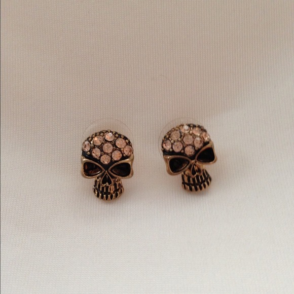 Sold Skull Earrings NWOT